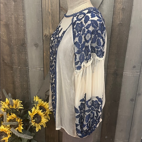 Sundance Boho Luiza Silk Embroidered Sheer Blouse Size Medium NWT Cream Blue - Picture 4 of 10